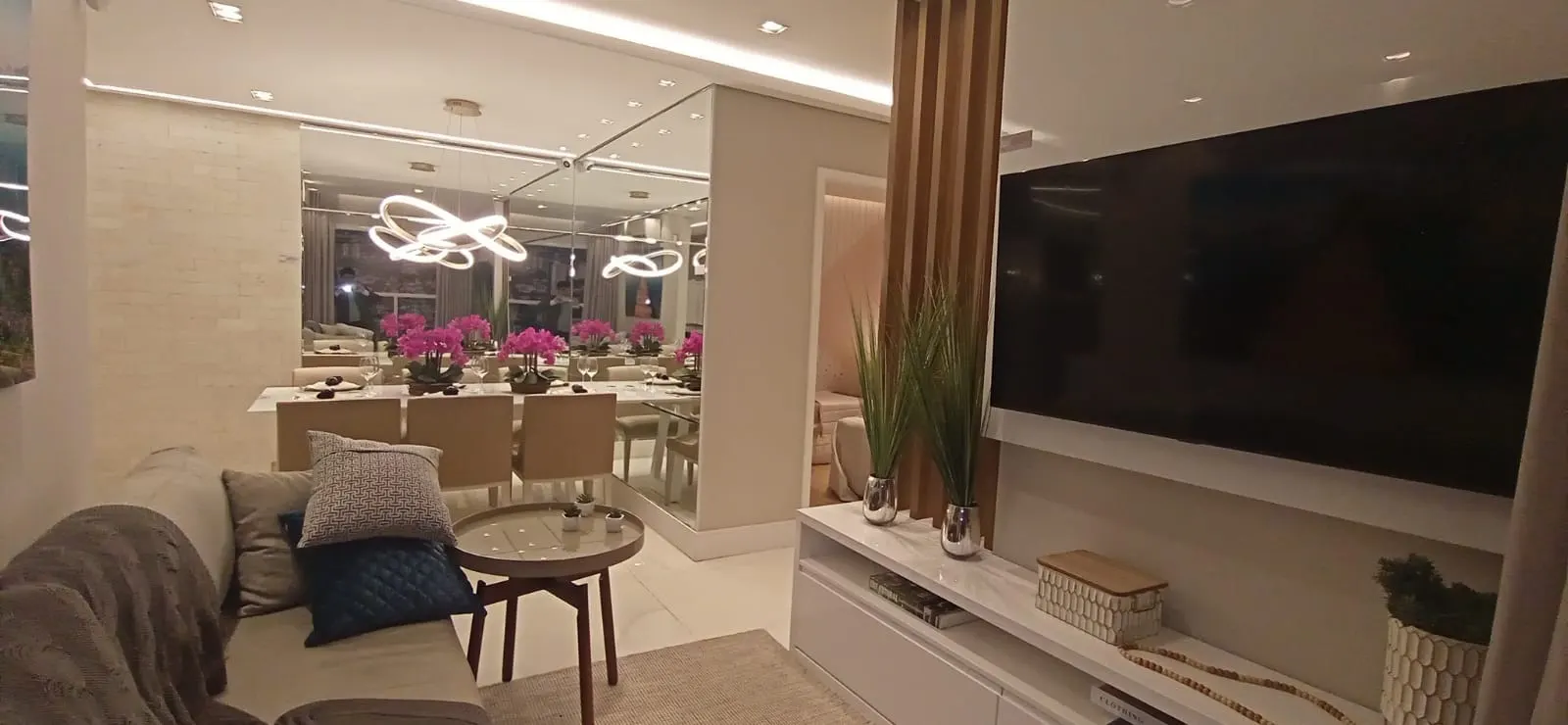 Paris Lago dos Patos || Apartamentos com plantas únicas de 45, 55 e de 68 m² || 2 ou 3 Dormitórios com suítes e living ampliado || Varanda gourmet com churrasqueira || 2 vagas de garagem || Compre direto com a construtora